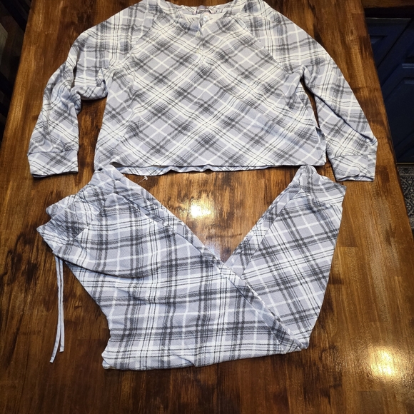 Victoria's Secret Other - Victoria’s Secret Plaid Pajama Set 2 Piece White & Gray Blend Size S softgirl